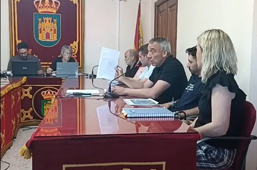 El nuevo equipo de Gobierno de Pioz contrata a un asesor que cobrará más que la alcaldesa: 75.000 euros al año