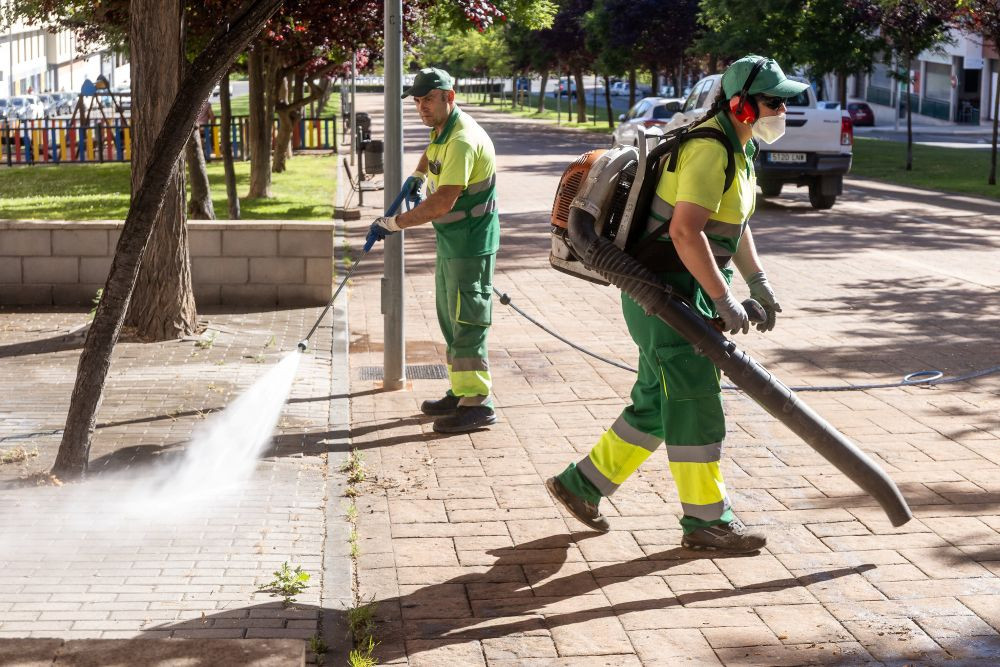 Mejores condiciones laborales para los cerca de 160 trabajadores de la limpieza viaria de Guadalajara