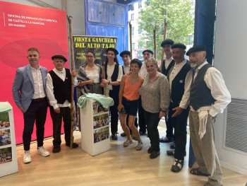 Los gancheros presentan en la Gran Vía la 30º edición de la fiesta, que se celebrará en Poveda de la Sierra