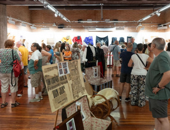 La exposición de artesanía de fin de curso de la Escuela de Folklore reúne más de 300 piezas 