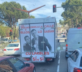 El PP “pasea” su polémica furgoneta por Guadalajara y Azuqueca 