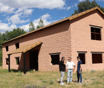 El Grupo Popular visita Retiendas para conocer el futuro centro social 
