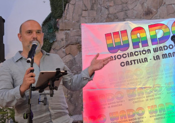 Bellido defiende que las instituciones exhiban la bandera arcoíris 