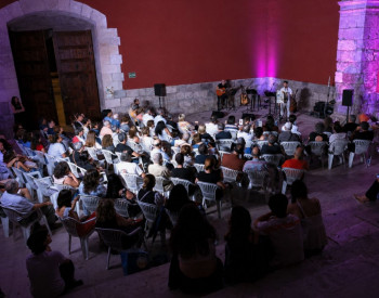 El Palacio del Infantado acogió la XXXIII edición de 'Versos a Medianoche'