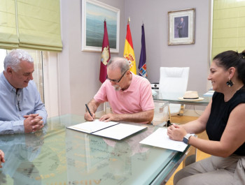 La Diputación renueva con José Antonio Alonso la cesión de 800 piezas al Centro de Interpretación de la Cultura Tradicional 
