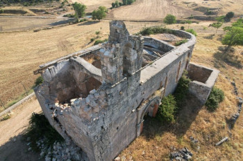 El Ayuntamiento de Peralveche pide ayuda para evitar el derrumbe del templo románico de Villaescusa de Palositos