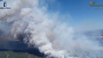 Evacuado el municipio de La Mierla tras declararse el incendio a nivel 2