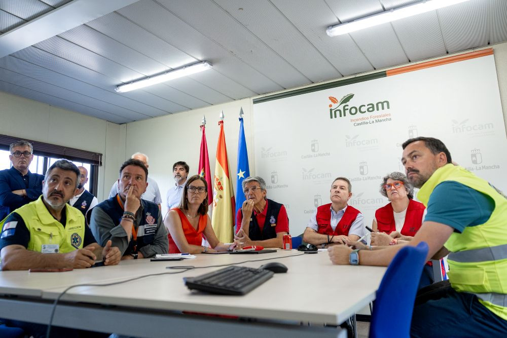 El jefe del Ejecutivo castellanomanchego ha presidido la reunión de hoy del Cecopi en el Centro Operativo Regional de Lucha contra Incendios Forestales en Toledo//Imagen: Piedad López/JCCM.
