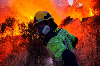 Bomberos y Protección Civil de Guadalajara refuerzan sin descanso el operativo contra el incendio de La Mierla