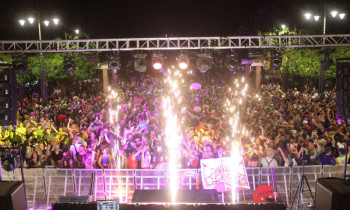 Las 47 peñas convierten Cabanillas en un espectáculo en el desfile y chupinazo de las Fiestas 2026