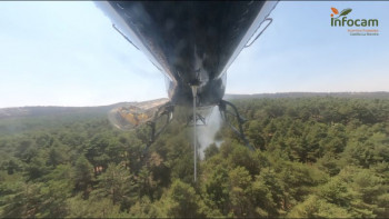 La lucha contra el incendio de La Mierla se centra en el control y extinción de los puntos calientes, en medio de la ola de calor