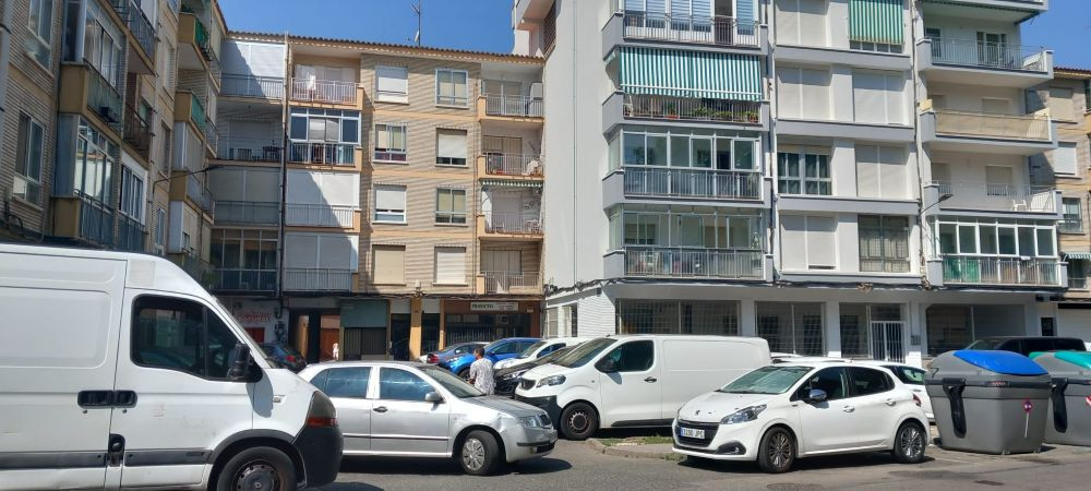 Los problemas de tráfico y de aparcamiento son evidentes en la zona//Imagen: El Decano de Guadalajara.