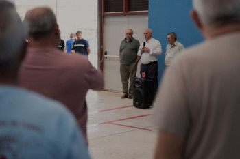 Vega reconoce a agricultores y alcaldes su papel en el control del incendio de Selas