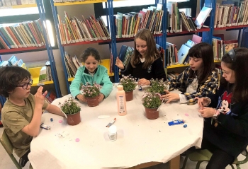 La biblioteca de Horche recibió la primavera recitando poesías