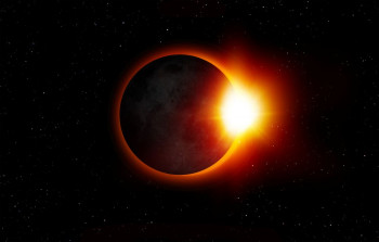 Sanidad alerta del riesgo de mirar el eclipse sin gafas homologadas