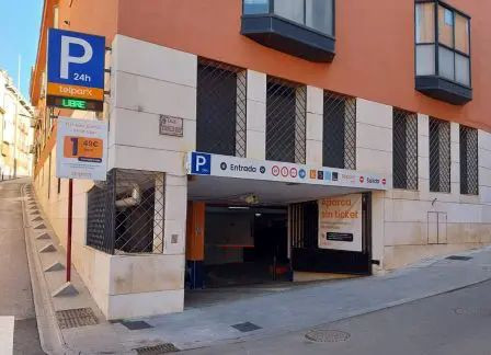 El Ayuntamiento habilita aparcamiento gratuito para residentes de la zona de La Antigua en el parking de Dávalos