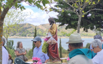 Alcorlo reúne a más de 300 personas por San Bartolomé, 44 años después de desaparecer bajo las aguas