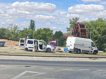 Afecciones al tráfico en el Paseo de la Estación por obras de reparación de una rejilla en la Plaza de España