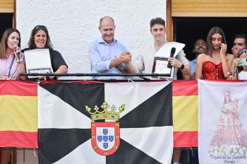 Pareja abre sus fiestas homenajeando a quienes protegen sus montes