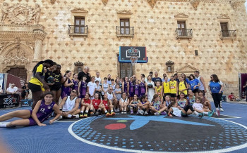 Guadalajara convierte la Plaza de España en una gran cancha de baloncesto
