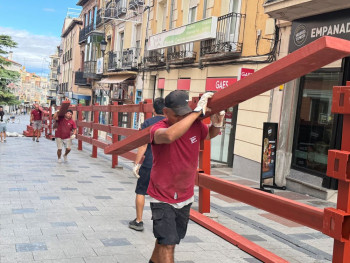 Vecinos y comerciantes del centro, molestos con la falta de información y diálogo sobre el recorrido de los encierros