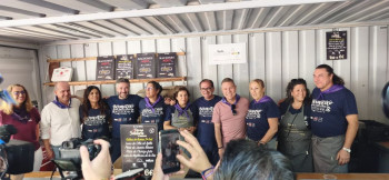Page visita el vermú de Nipace a favor de AFAGU que pide el apoyo de los guadalajareños para la "enfermedad del olvido"