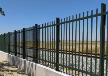 Adif avanza en la renovación de los cerramientos de la infraestructura en distintos puntos del núcleo de Cercanías de Madrid