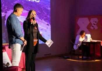 Emotivo agradecimiento final a los voluntarios que hicieron posible el Récord Guinness al lazo rosa más grande del mundo