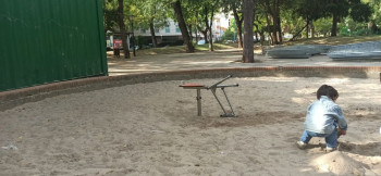LOS VECINOS DENUNCIAN: El columpio de la Concordia que ha durado dos telediarios