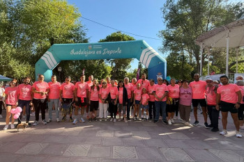 Cerca de 2.000 personas participan en la XII Marcha Contra el Cáncer de Guadalajara