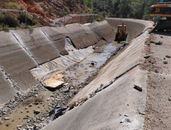 La CHT trabaja en la reparación de las roturas en dos puntos del acueducto Tajo-Segura
