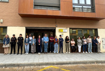 Minuto de silencio por las mujeres asesinadas por violencia machista en Sevilla, Alicante y Málaga 
