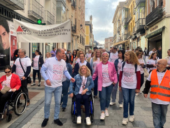 Ademgu recorre su V Marcha para dar visibilidad a las personas con esclerosis múltiple