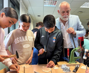 El Gobierno regional acerca el trabajo artesano a las aulas de cinco colegios de Guadalajara 