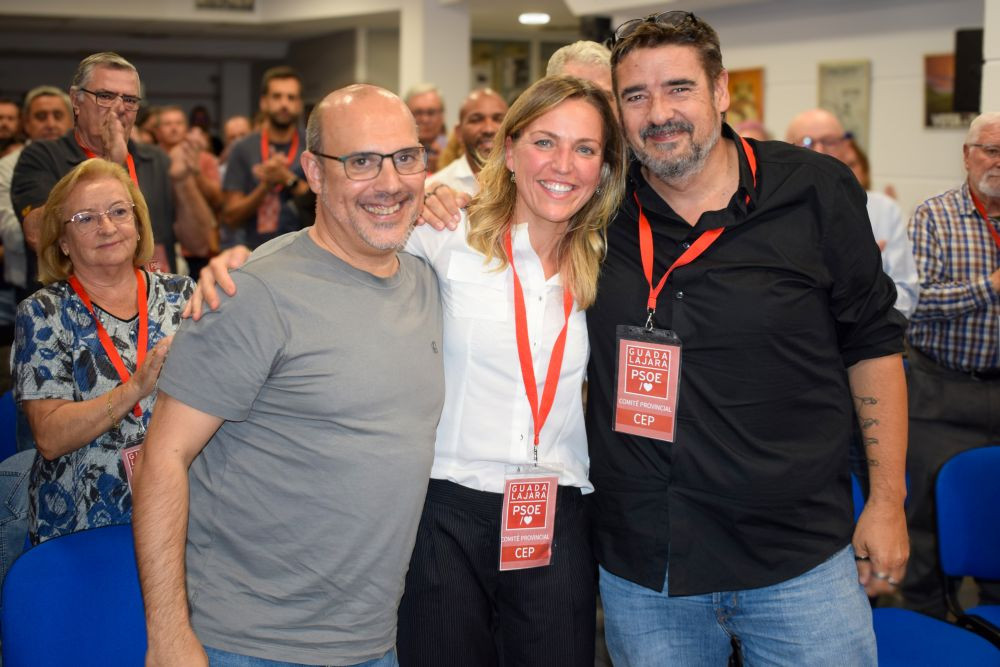 Rafa Esteban y María Jesús Merino, junto a Pablo Bellido, en la reunión de la Comisión Ejecutiva celebrada ayer//Imagen: PSOE Guadalajara. 