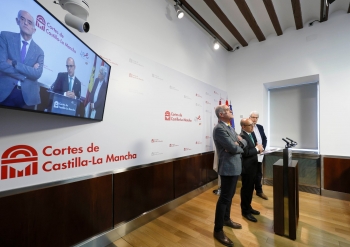 Las Cortes regionales editan un libro sobre la memoria documental del Movimiento Comunero