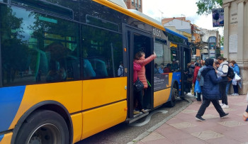 Los trabajadores de los buses aseguran que el servicio continúa siendo un "auténtico caos"