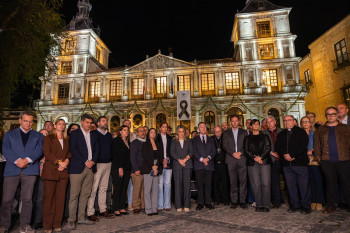 García-Page participa en el minuto de silencio por las víctimas del accidente ferroviario de Urda en Toledo 