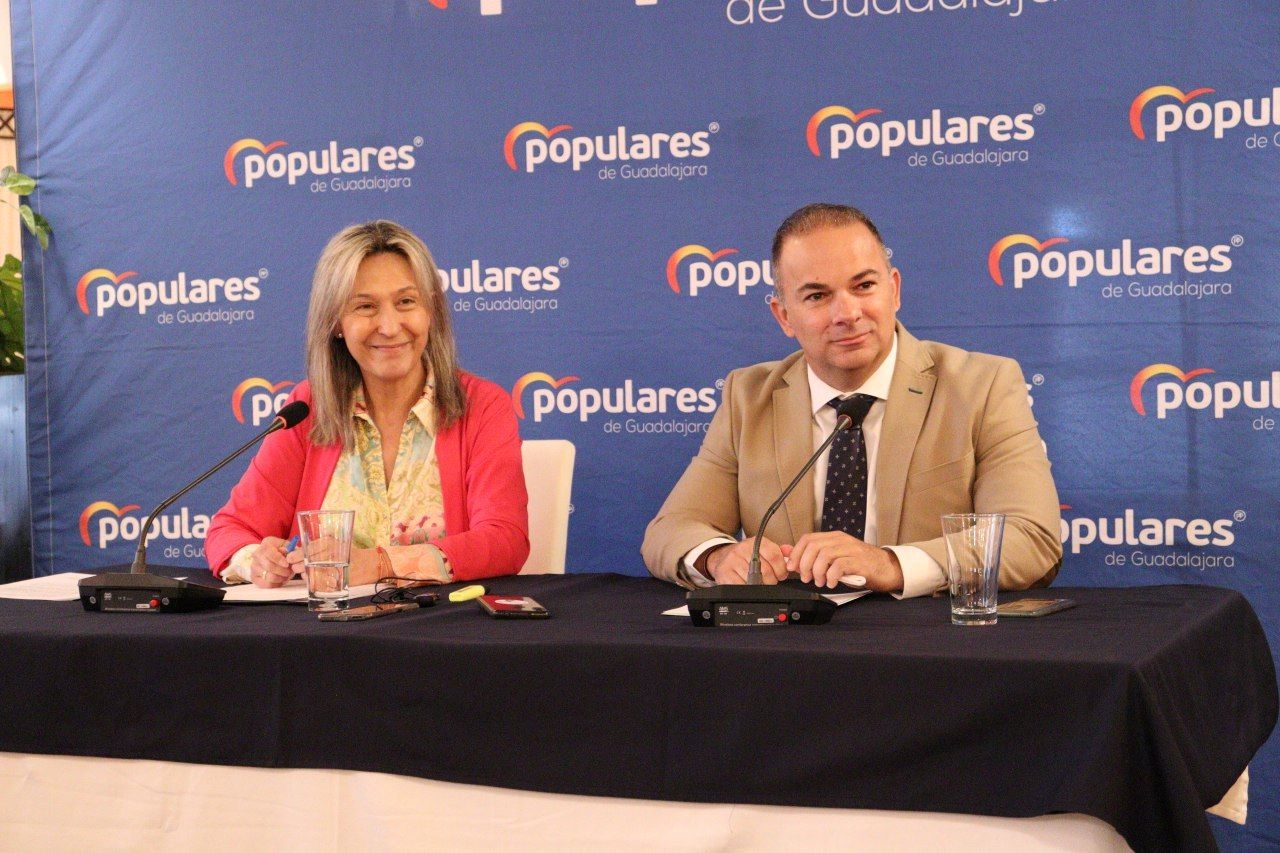 Ana Guarinos y Jaime Carnicero, durante la rueda de prensa//Imagen: PP.