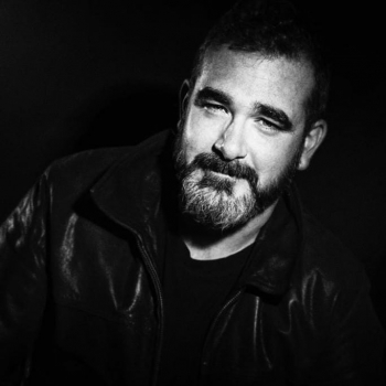 El escritor Marto Pariente presenta en la Biblioteca de Alovera su tercera novela "Las horas crueles"