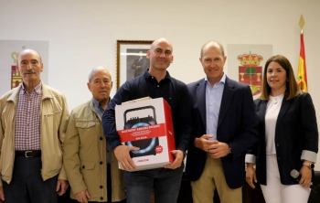 Pareja celebra el Día del Libro que pone el broche de oro a su XVIII Abril Cultural