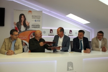 Las federaciones de turismo y comercio de CEOE - CEPYME firman sendos convenios con el Ayuntamiento