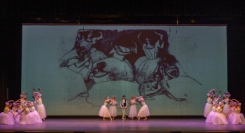 Cerca de 200 alumnos y alumnas de las escuelas municipales han actuado esta tarde en el Buero por el Día Internacional de la Danza