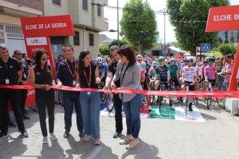 El Gobierno regional destaca que la Vuelta Ciclista Femenina crea referentes deportivos, revitaliza los pueblos y es un escaparate para la región 