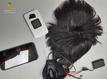 La Guardia Civil sorprende a una persona utilizando medios técnicos para superar el examen teórico del permiso de conducir