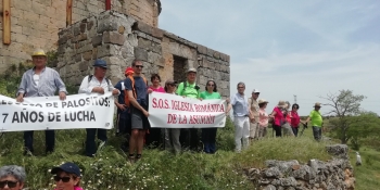 La XVI Marcha de las Flores vuelve a reivindicar el libre acceso por los caminos públicos y la conservación de la iglesia románica de Villaescusa de Palositos