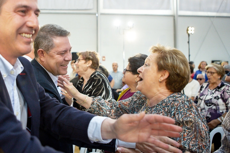 El presidente de Castilla-La Mancha y candidato a la reelección ha participado en un encuentro en Guadalajara con medio millar de personas mayores.