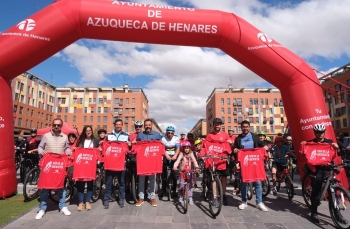 Ambiente familiar y festivo en el Día de la Bici