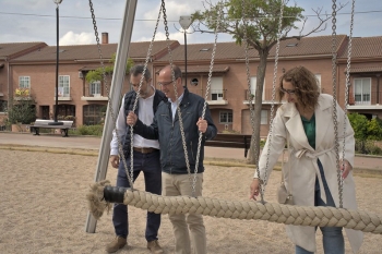 Alberto Rojo presenta su propuesta para construir un centro de ocio con biblioteca en las Lomas