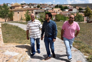 Iván Sánchez, diputado regional electo por Vox visita Embid, donde el partido ganó la Alcaldía el 28-M